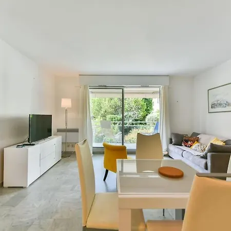 Apartment Bel En Bord De Mer A Les Pins